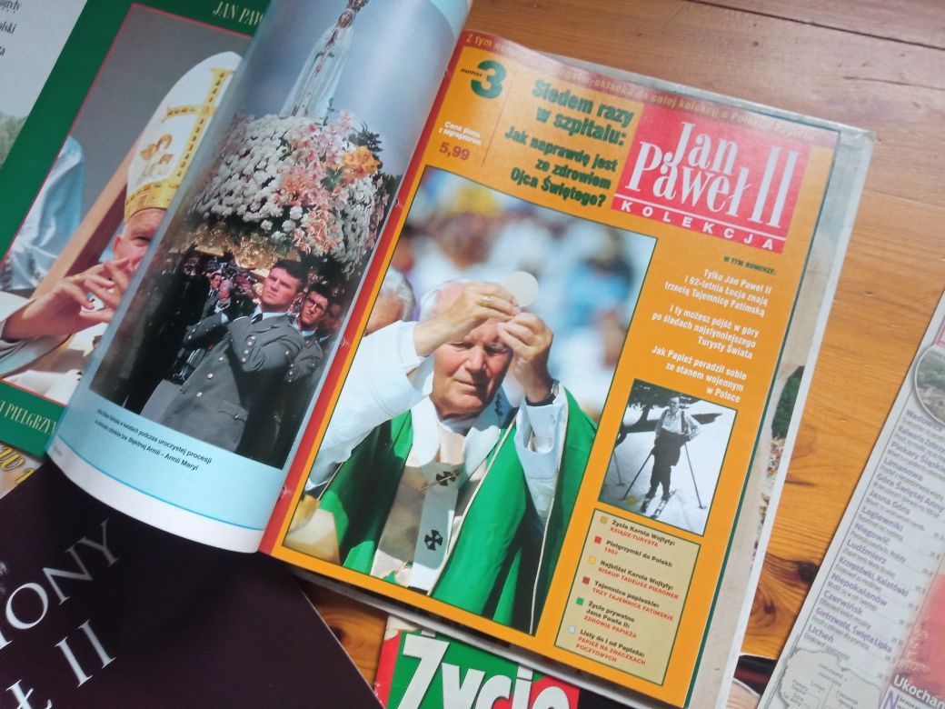 Segregator Papież Jan Paweł II kolekcje oraz wiele materiałów z gazet