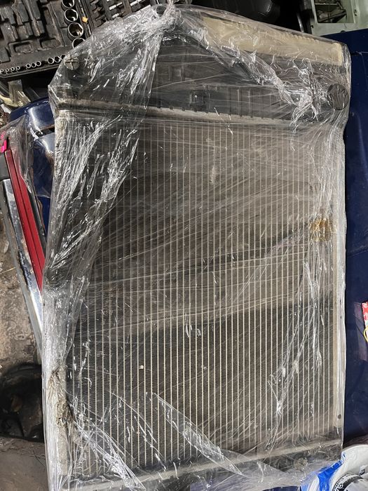 Радіатор охолодження БМВ е34 м50б25 в гарному стані