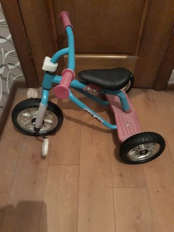 Детский велосипед  трёхколесный