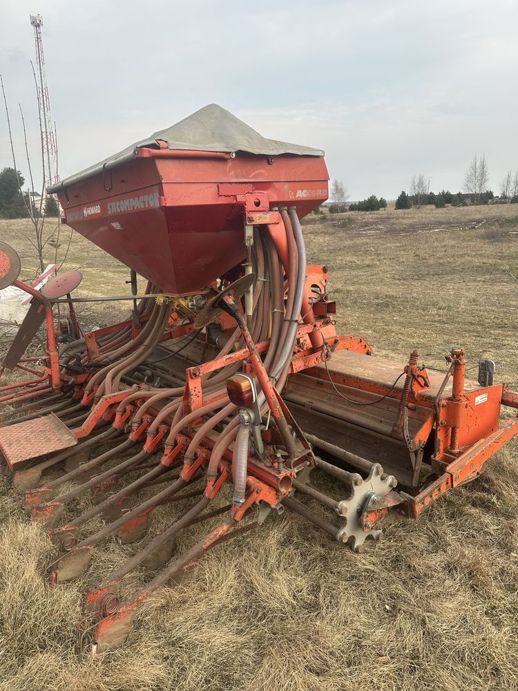 Sprzedam Siewnik Accord z broną wirową Howard