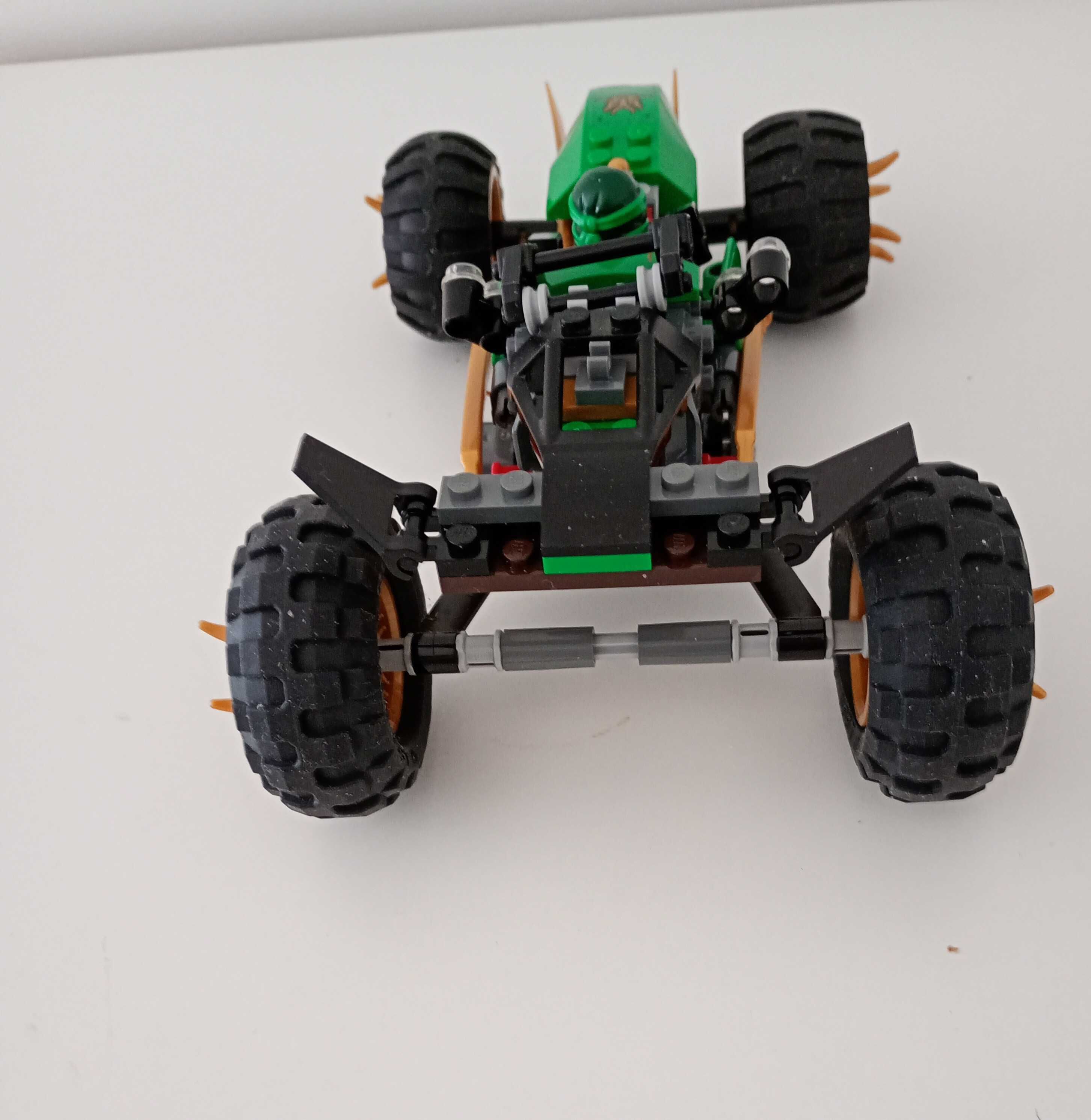 Lego. Dżunglowy ścigacz z LLoydem.