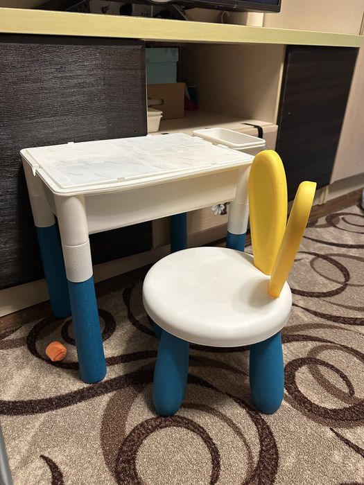 Продам дитячий столик і стільчик з конструктором