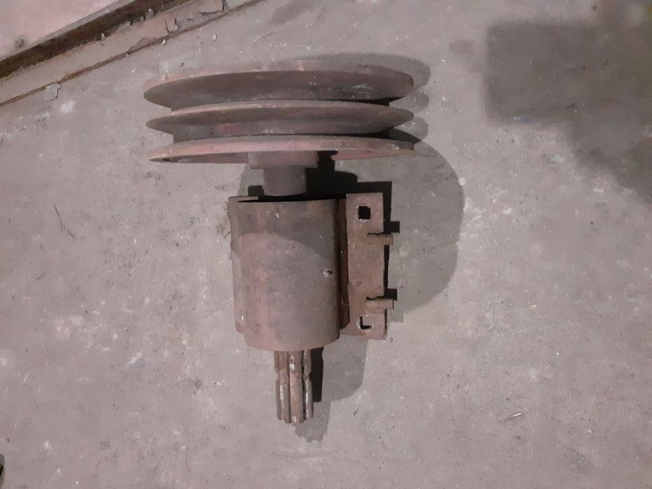 Корпус подшипника двойной стальной со шкивом.