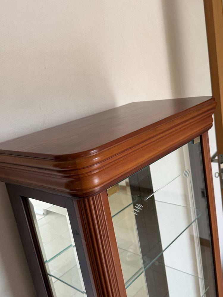 Armário de madeira para sala
