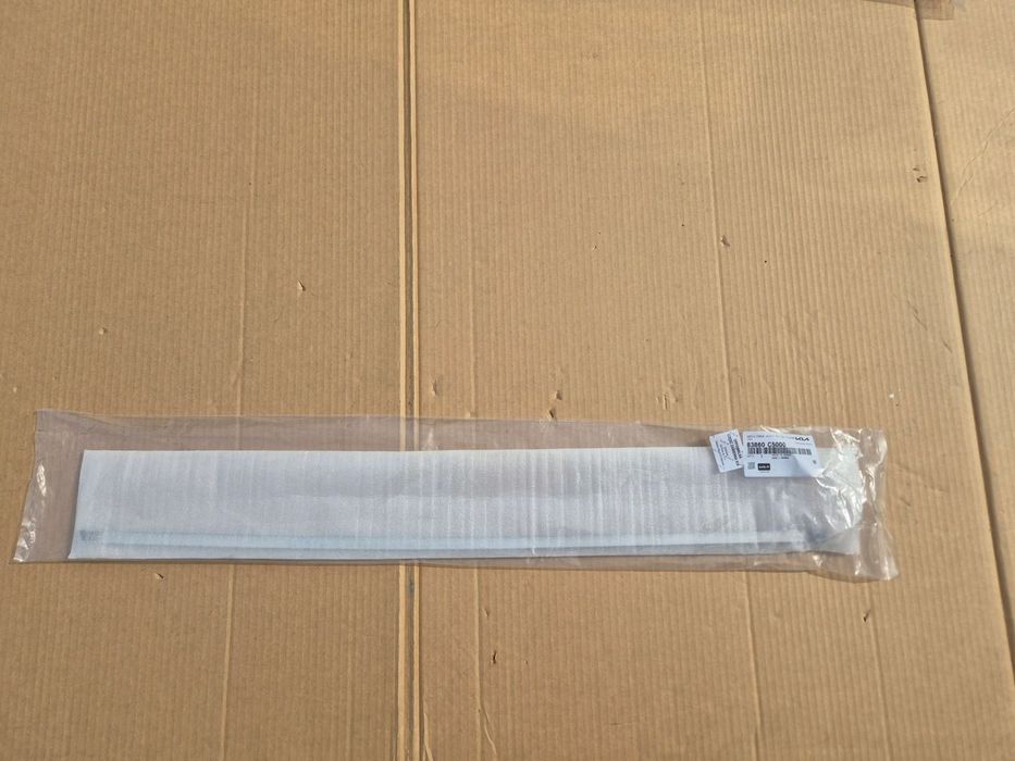 KIA Sorento III listwa chrom drzwi tył prawe.OE.