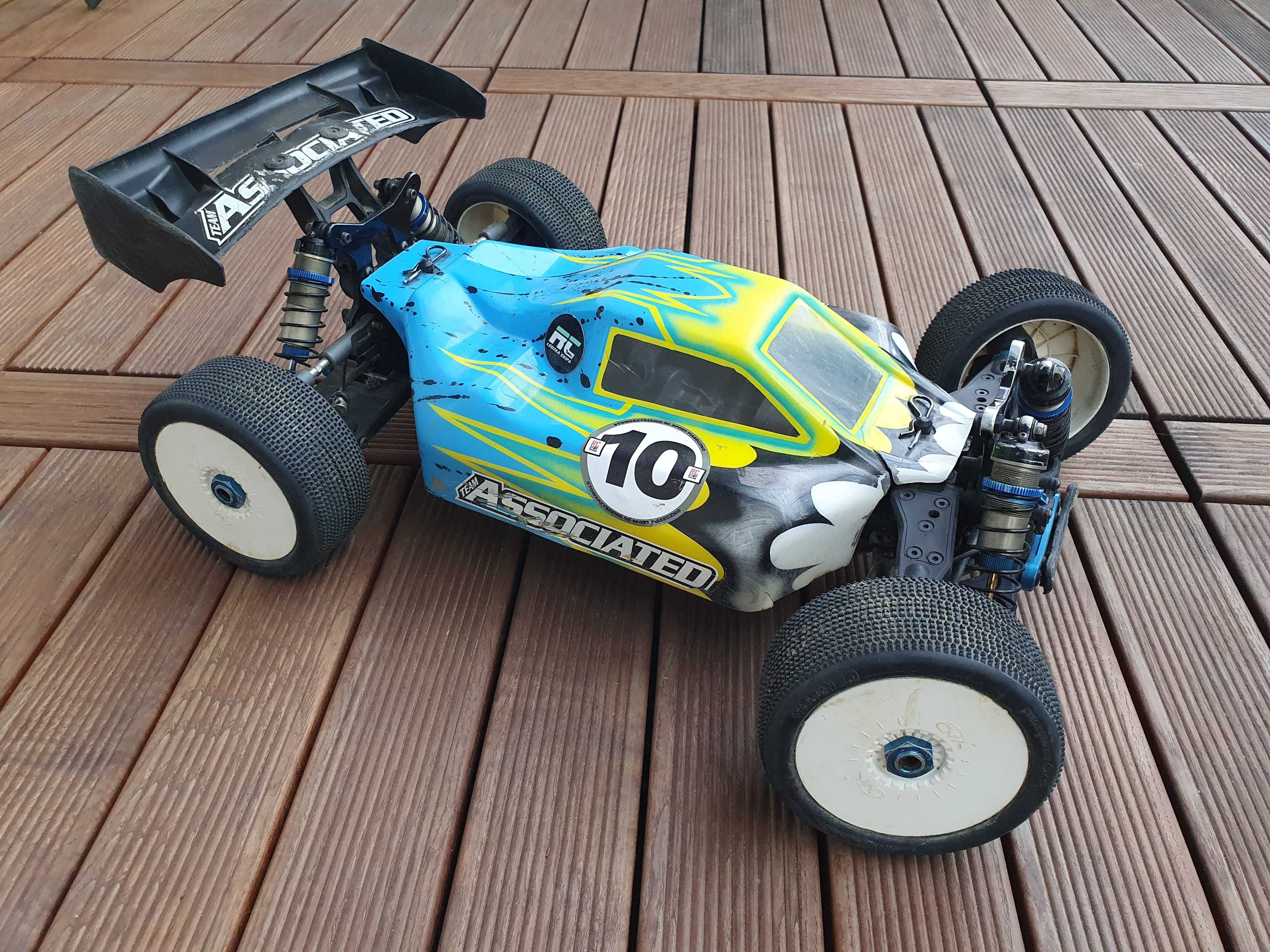 Model zawodniczy Team Associated RC8 B3.2e buggy 1/8 + combo XR8 Pro