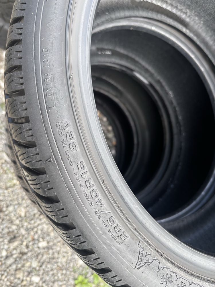 Komplet opon zimowych 225/40 R18 Dunlop