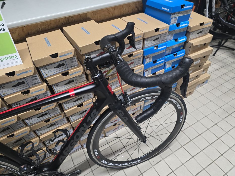 Bicicleta de estrada m super equipada