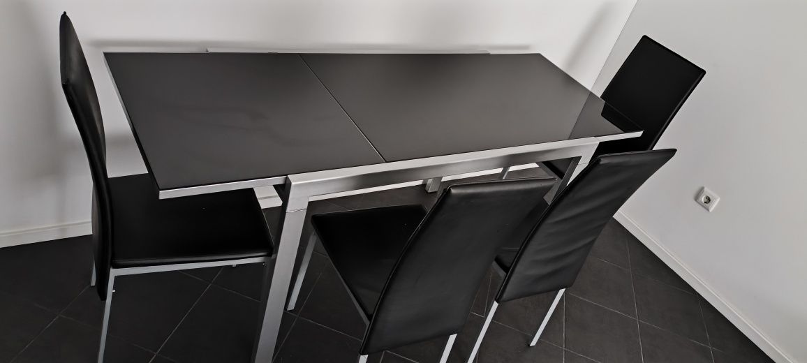 Mesa em vidro temperado extensível + 4 cadeiras
