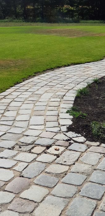 starobruk granitowy wyślizgany historyczny kostka brukowiec kamień pol