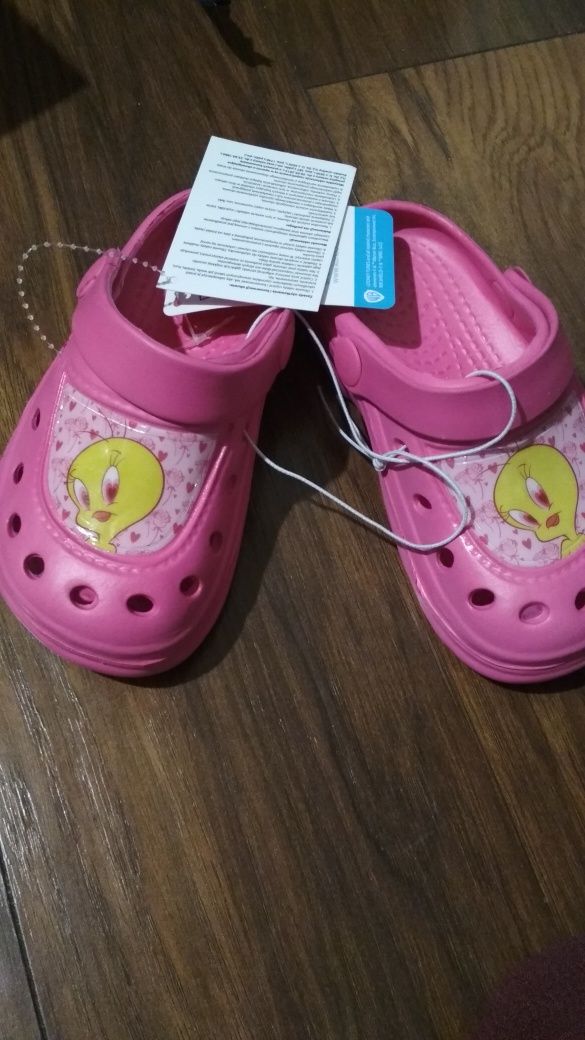 Nowe crocsy klapki na basen tweety r. 26/27