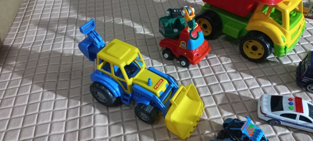 Дитячі іграшкові машинки, трактор, самоскид, трамвай, поліцейське авто