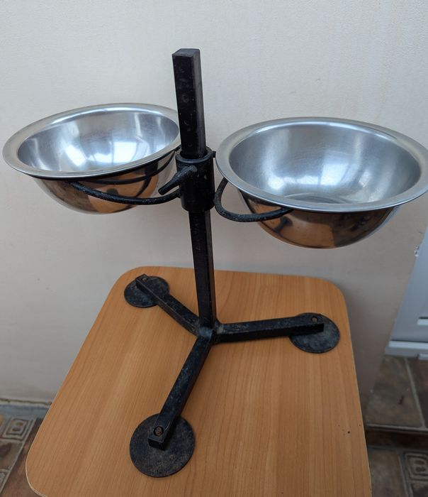 Подставка с мисками металл