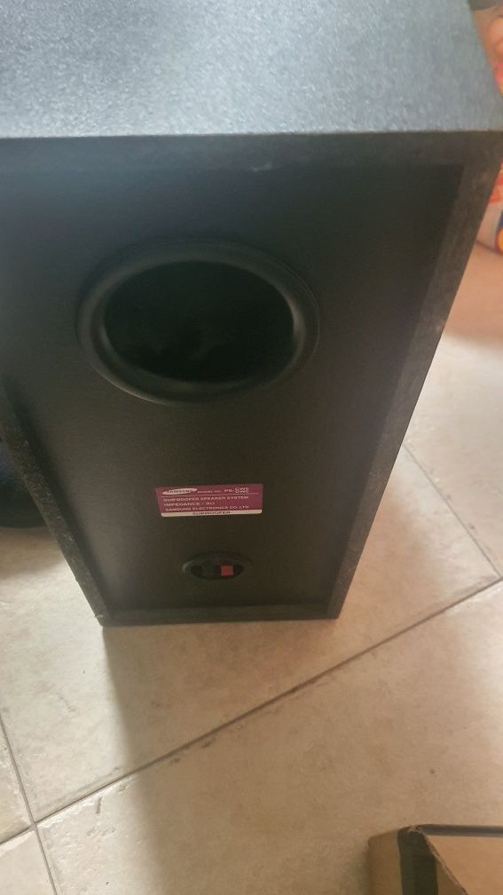 Vários subwoofer em ótimas condições e colunas também.