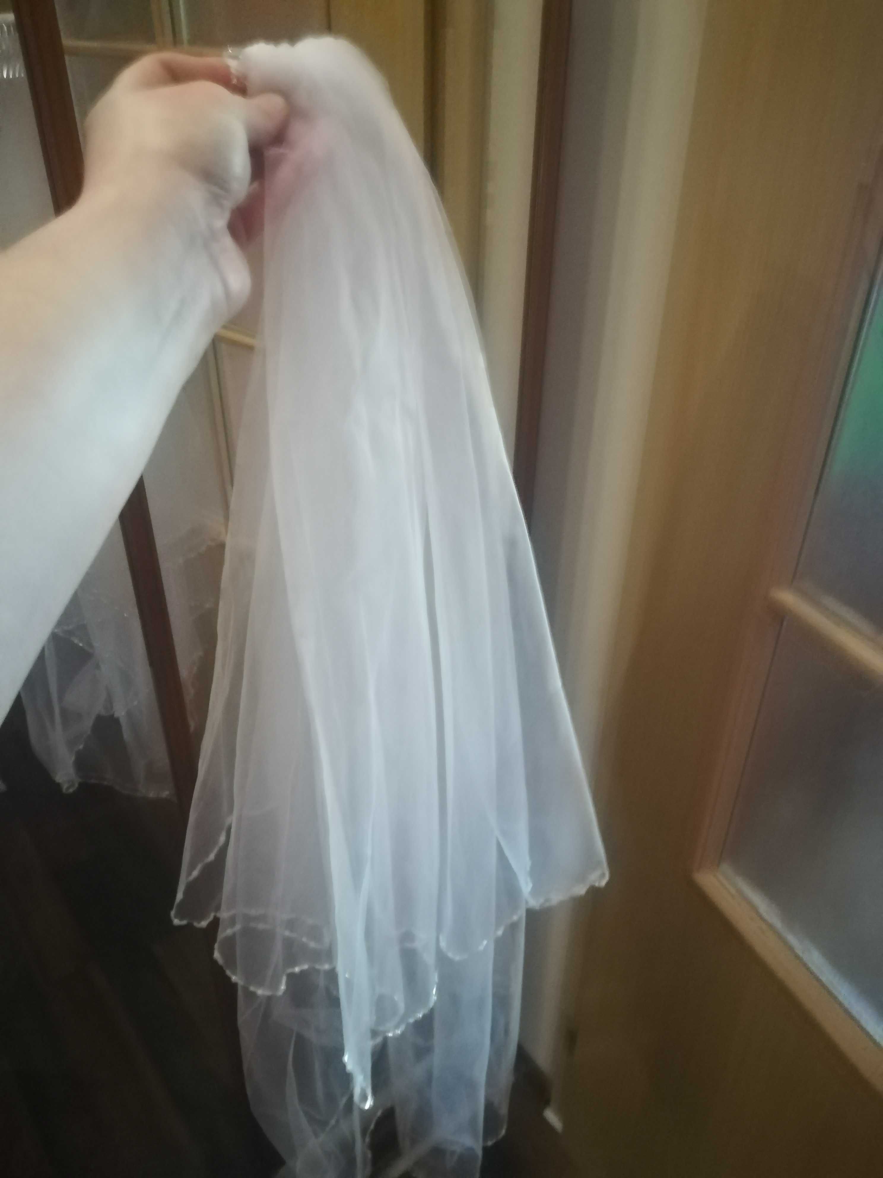 Piękna suknia ślubna rozmiar 42-44 do dopasowania wiązana z tyłu