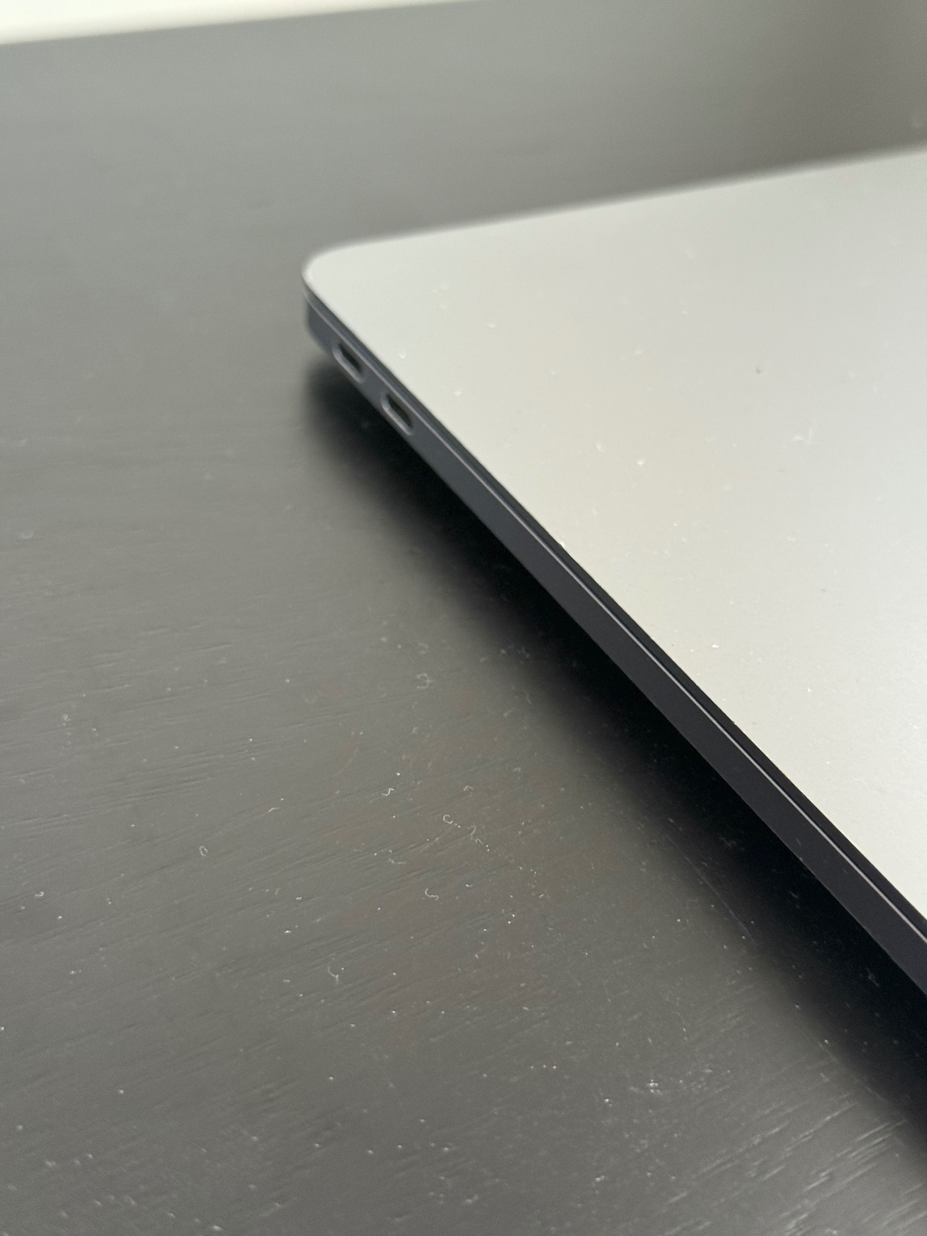 MacBook Air 13” Intel core i5 com ecrã condicionado