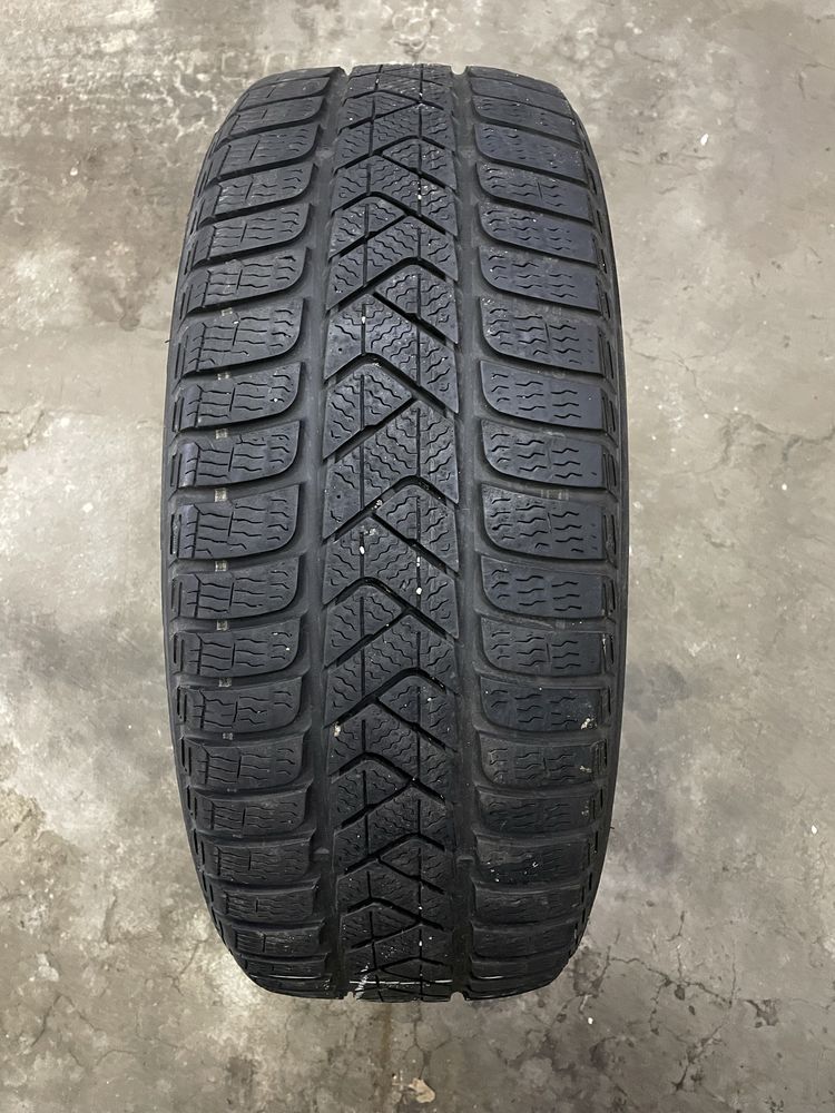 Продам зимову гуму Pirelli 215/55/R17