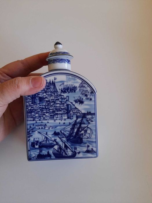 Pote de chá em porcelana