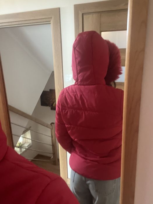 czerwona kurtka puchowa