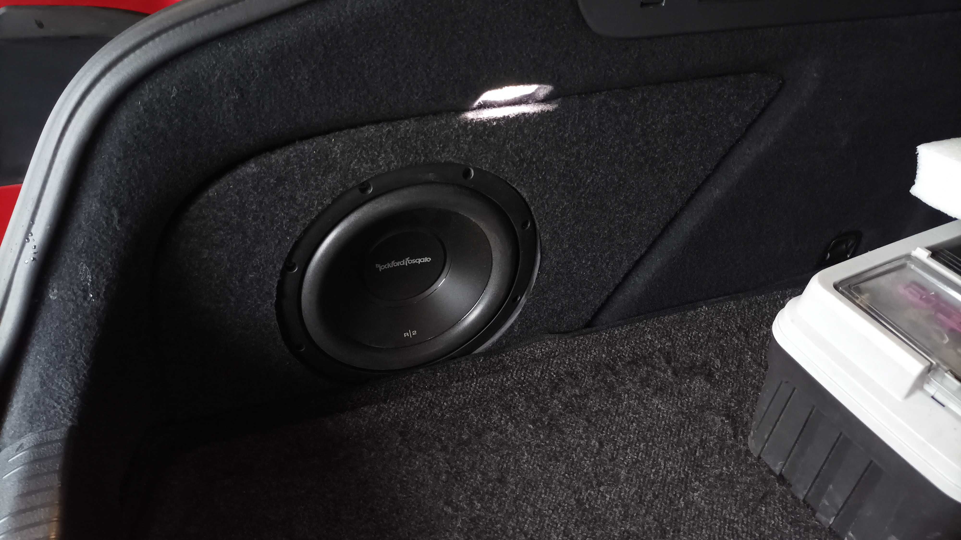 Obudowa subwoofera Basser VW Arteon + Rockford Fosgate R2D4-10