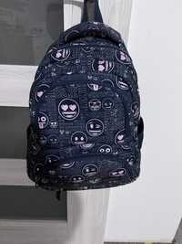 Pojemny plecak dla dziewczynki.