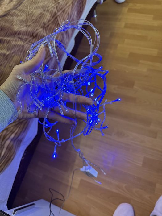 Ялинкові прикраси, ялинкові іграшки, кулі, гірлянди, намиста на ялинку