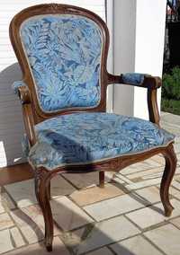 Cadeira de madeira com braços, estofada, barroca, estilo Luis XV