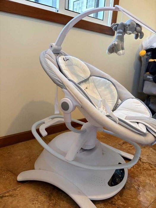 Cadeira de Balanço / Espreguiçadeira de Bebé