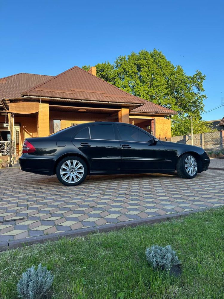 Mercedes-benz w211