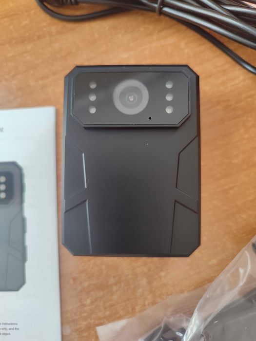 Нагрудна боді-камера з 2х-дюймовим екраном, акум 7 годин!! Оригінал