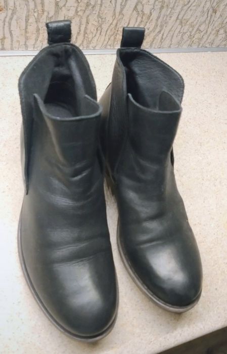 Krótkie kozaczki z czarnej pięknej skóry, Portugalia - rozm.38