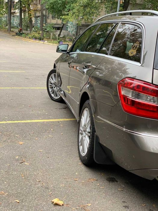 Mercedes Benz E350 повний привід 2011 рік
