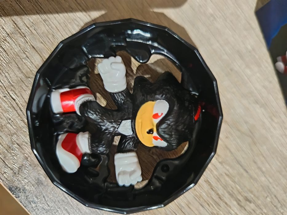 Vendo o boneco novo bom estado