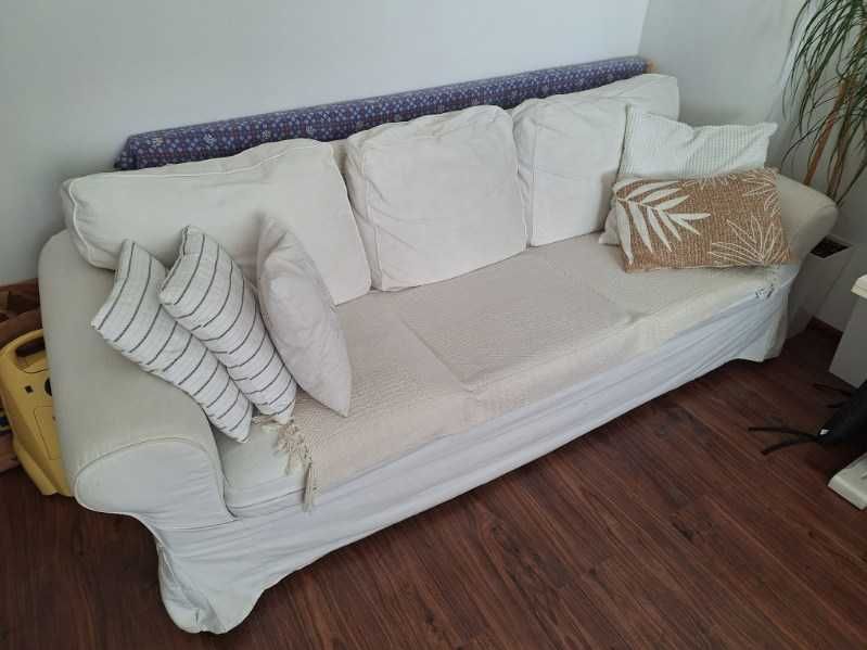 Trzyosobowa biała sofa Ikea