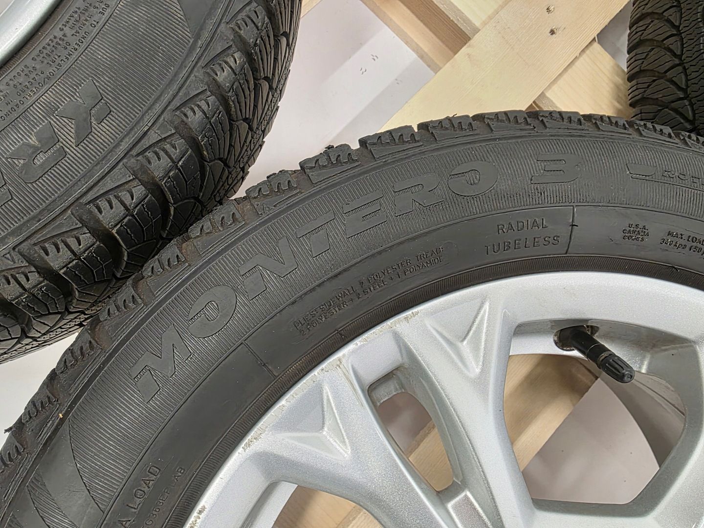 Opony Zimowe 4 sztuki Fulda Krystall Montero 3 185/60R15 88T