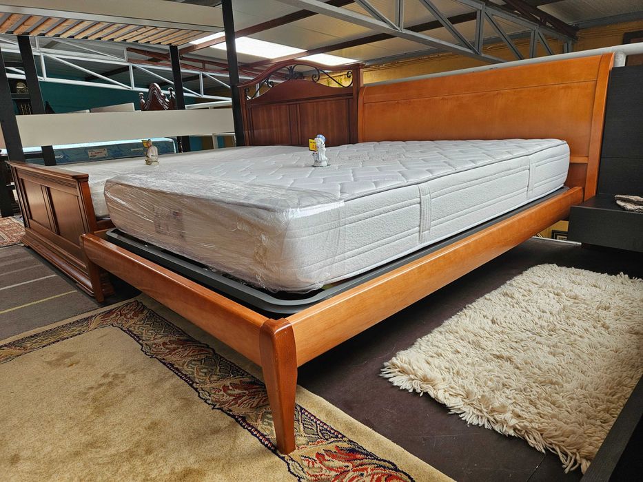 Conjunto de cama, estrado e colchão Molaflex -