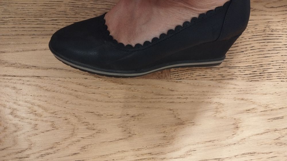 Buty na koturnie roz 37 czarne
