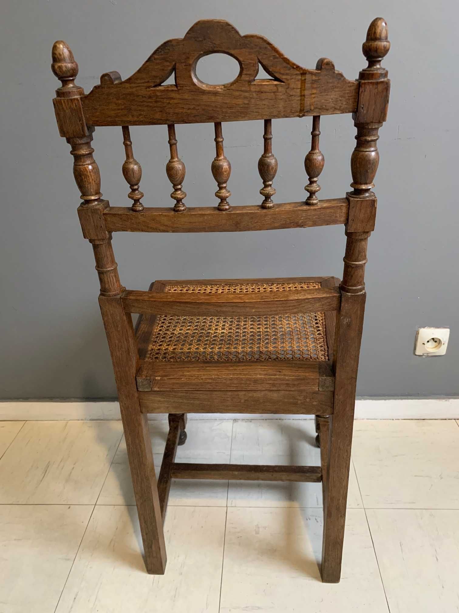 Пара старинных деревянных стульев. Франция