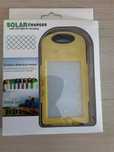 Solarny power bank z latarką