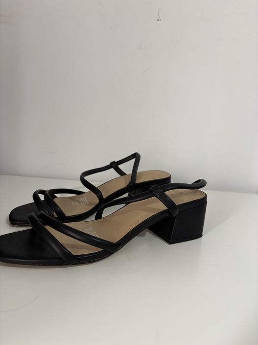 Sandalia preta baixa