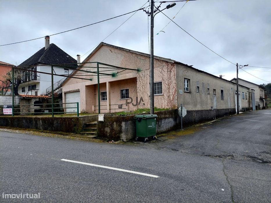 Edifício par 3 habitações em Gradiz, Aguiar da beira