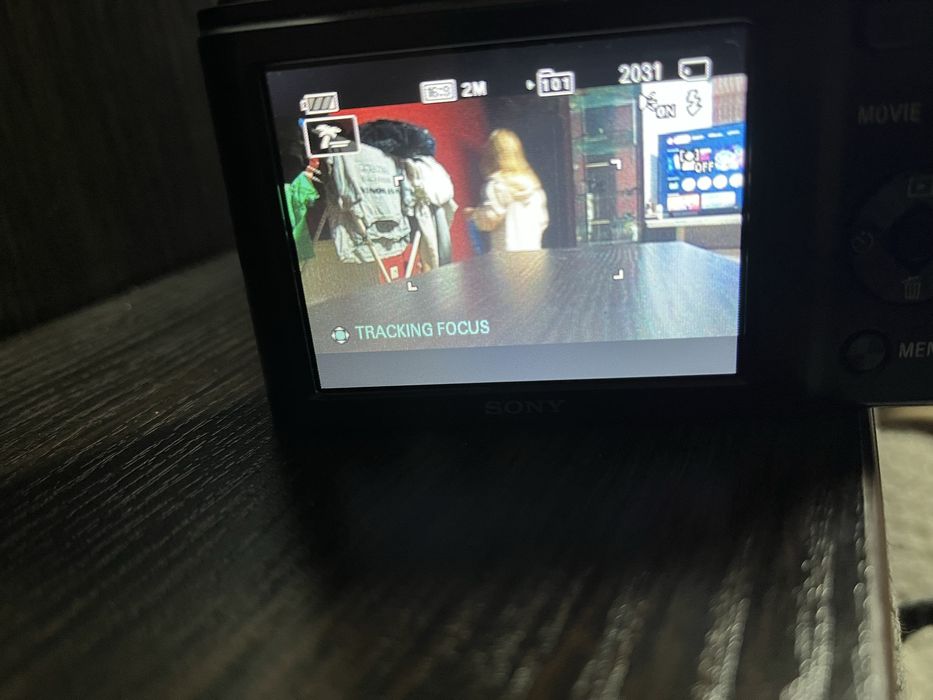 Фотоапарат SONY DSC-W800 є зарядка і картка память