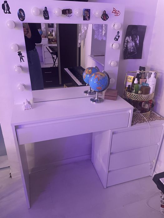 Toaletka oświetlana wygodna