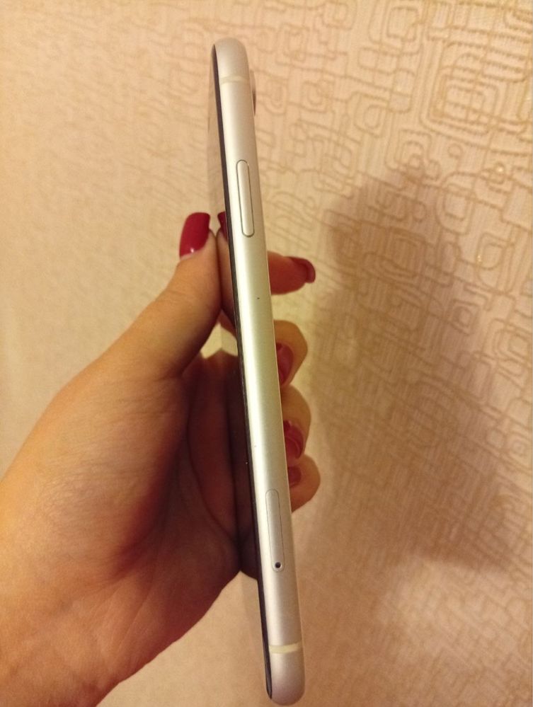 Продам IPHONE XR 64 gb