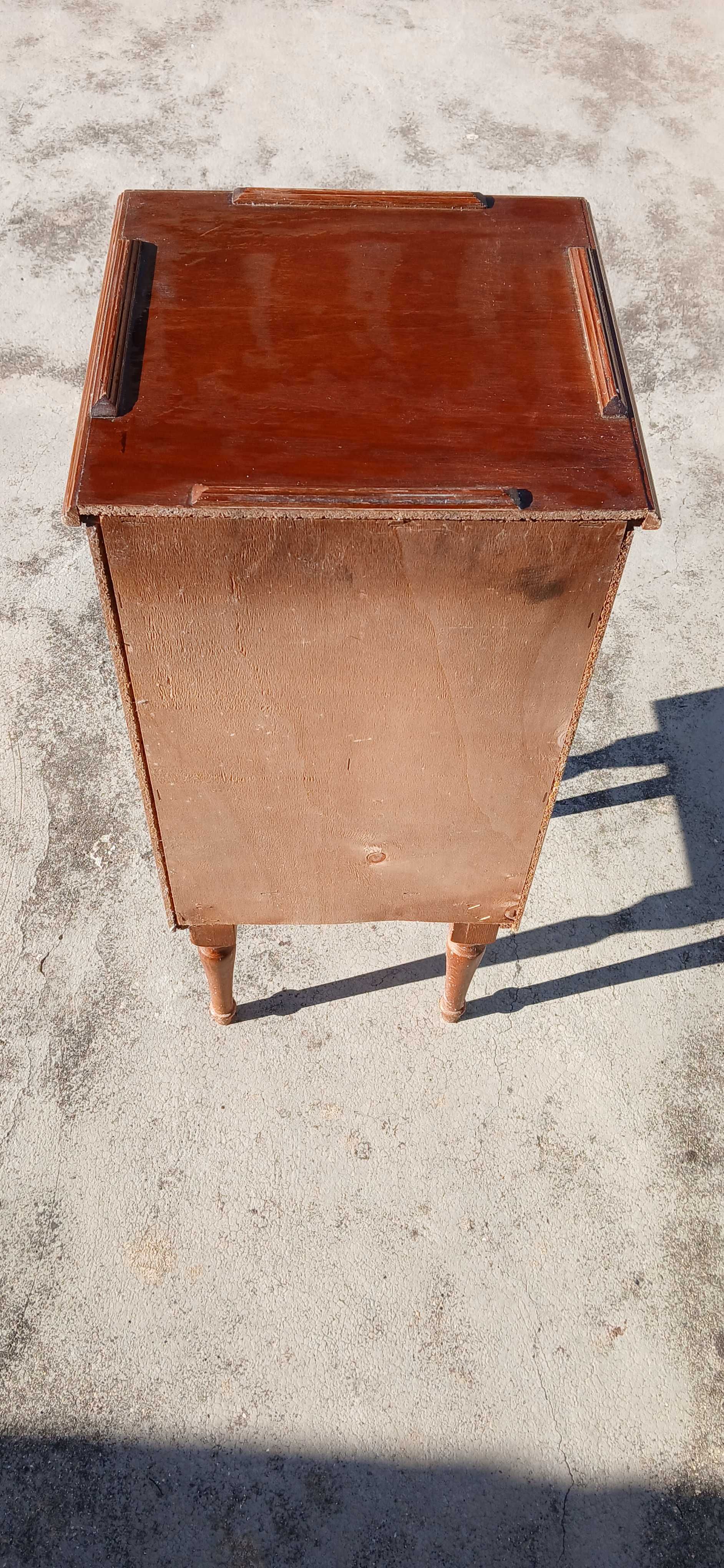 Mesa de cabeceira