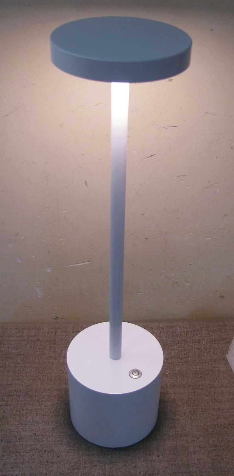Акумуляторна настільна LED лампа у скандинавському стилі
