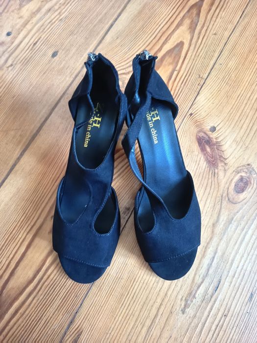 Продаю жіночі босоніжки