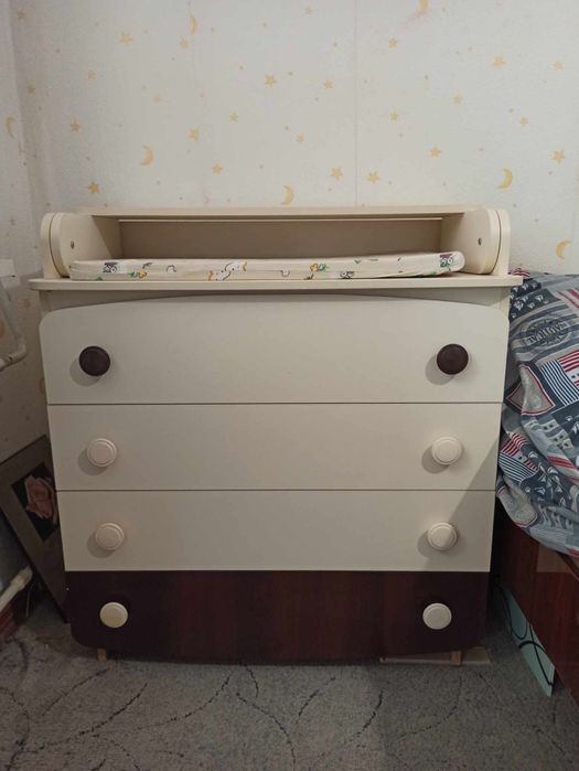 Дитяча спальня Ліжко + комод