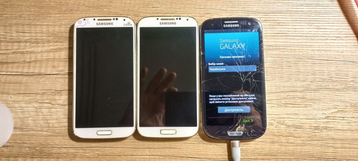 Продам три телефони Samsung S3, S4