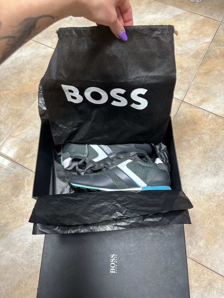 Чоловічі кросівки сірого кольору Hugo Boss ( Хюго Бос) у 40 розмірі